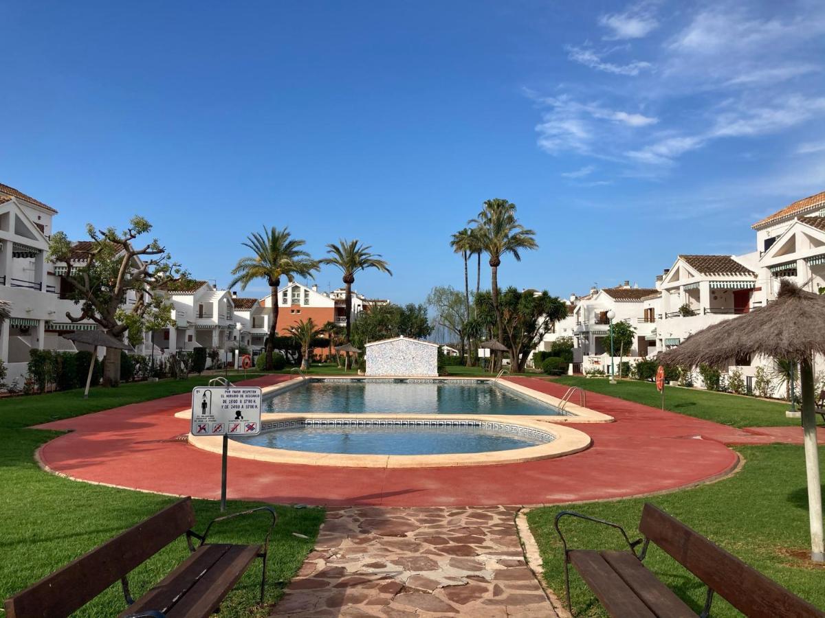 Chalet Adosado En Urbanizacion Con Precioso Jardin Dénia Exterior foto