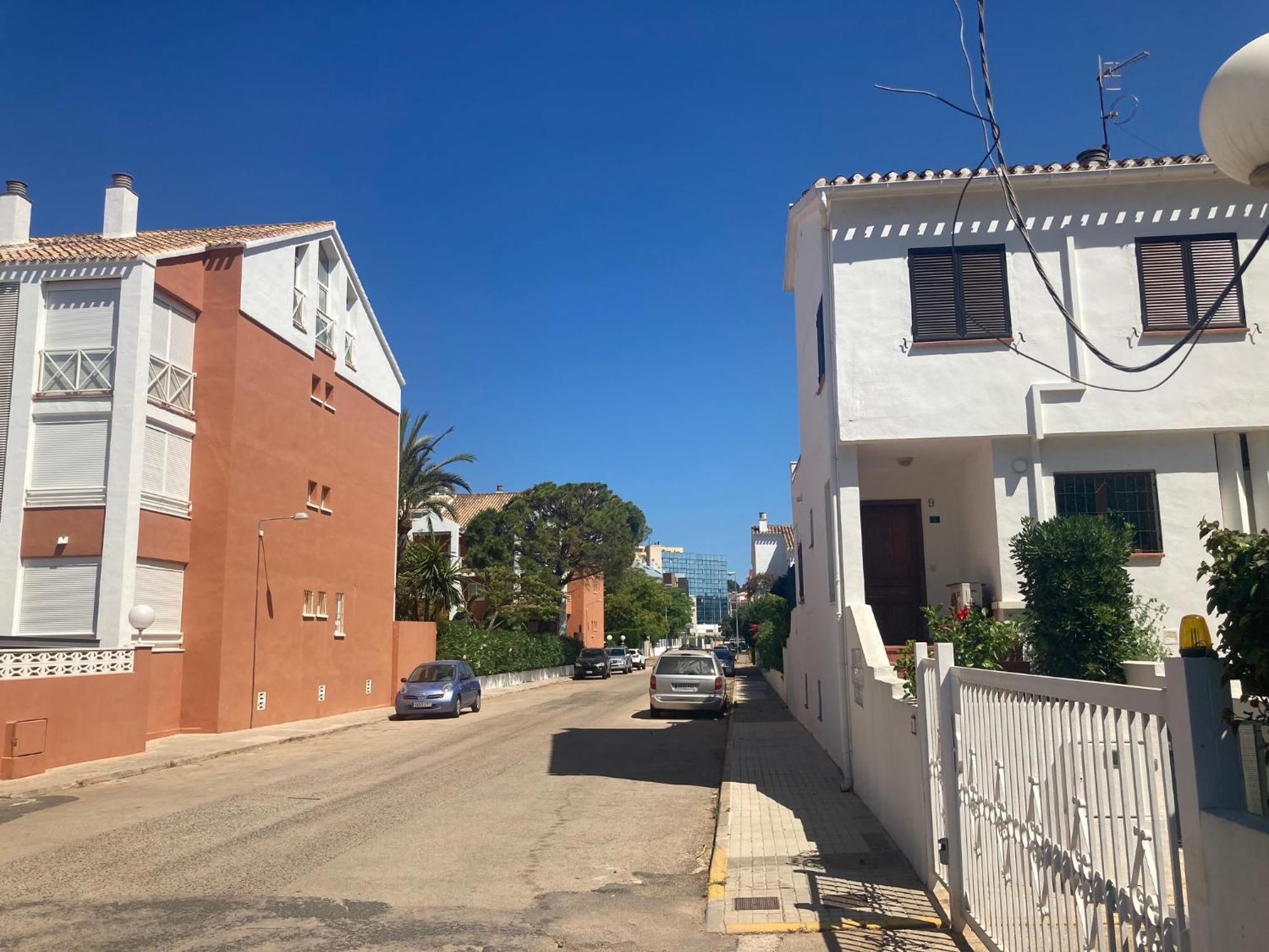 Chalet Adosado En Urbanizacion Con Precioso Jardin Dénia Exterior foto